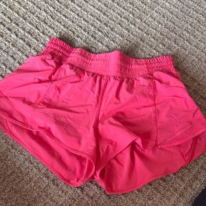 Lululemon Athletica Hort’s hot shorts 2.5 inch